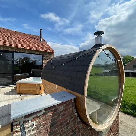 Boven De Paarden @ De Hoeveschuur לינה וארוחת בוקר *